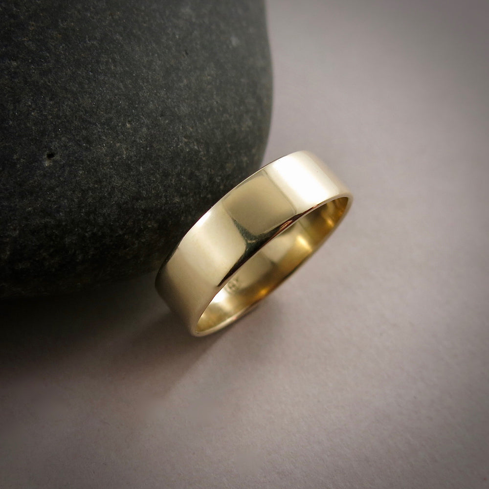 14K Smooth Wedding Band by Mikel Grant Jewellery.  Medium width gold band.
