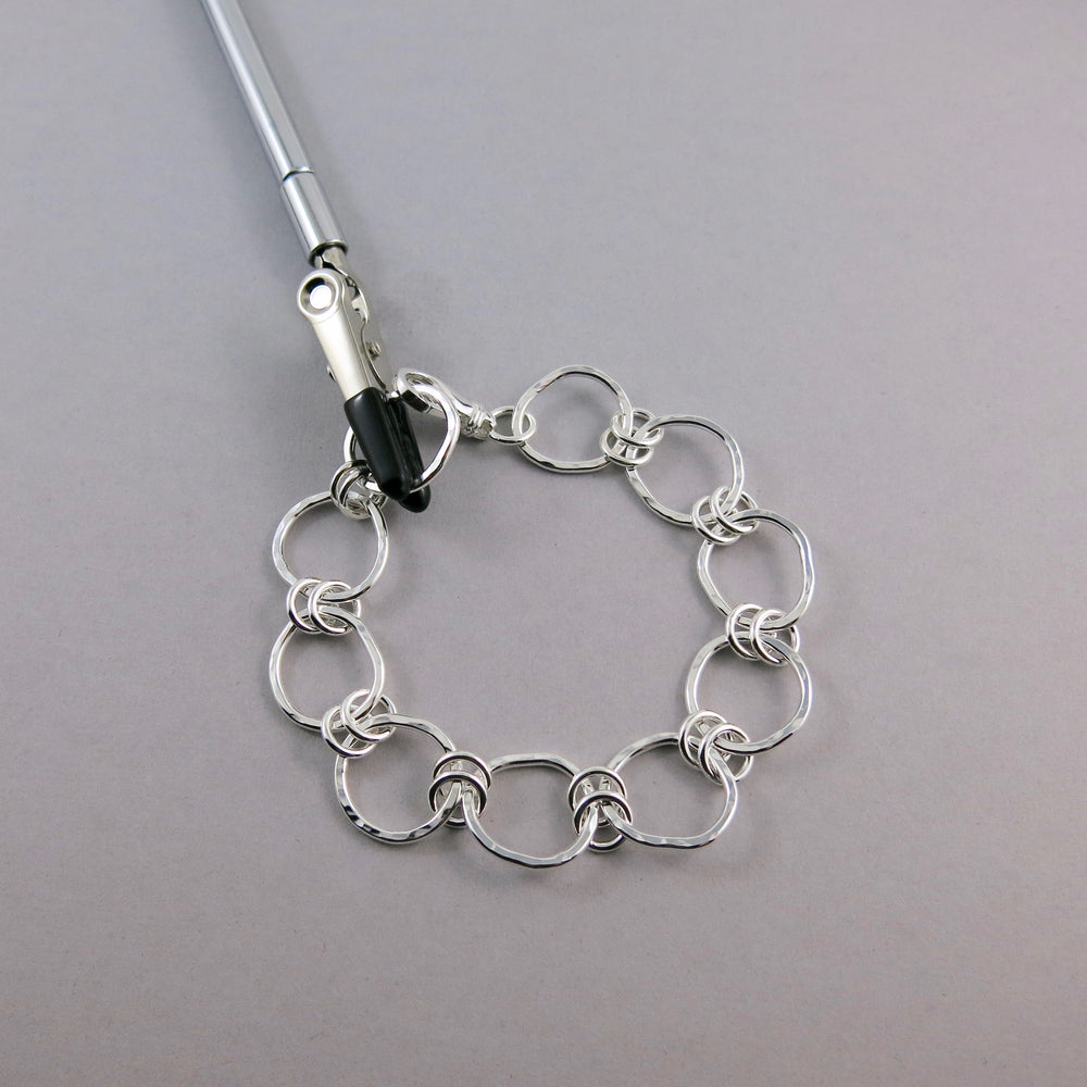 Dynatomy Bracelet Assist : easy to use jewelry helper