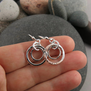 Boucles d'oreilles Nesting Duo Circle • Argent sterling texturé marteau