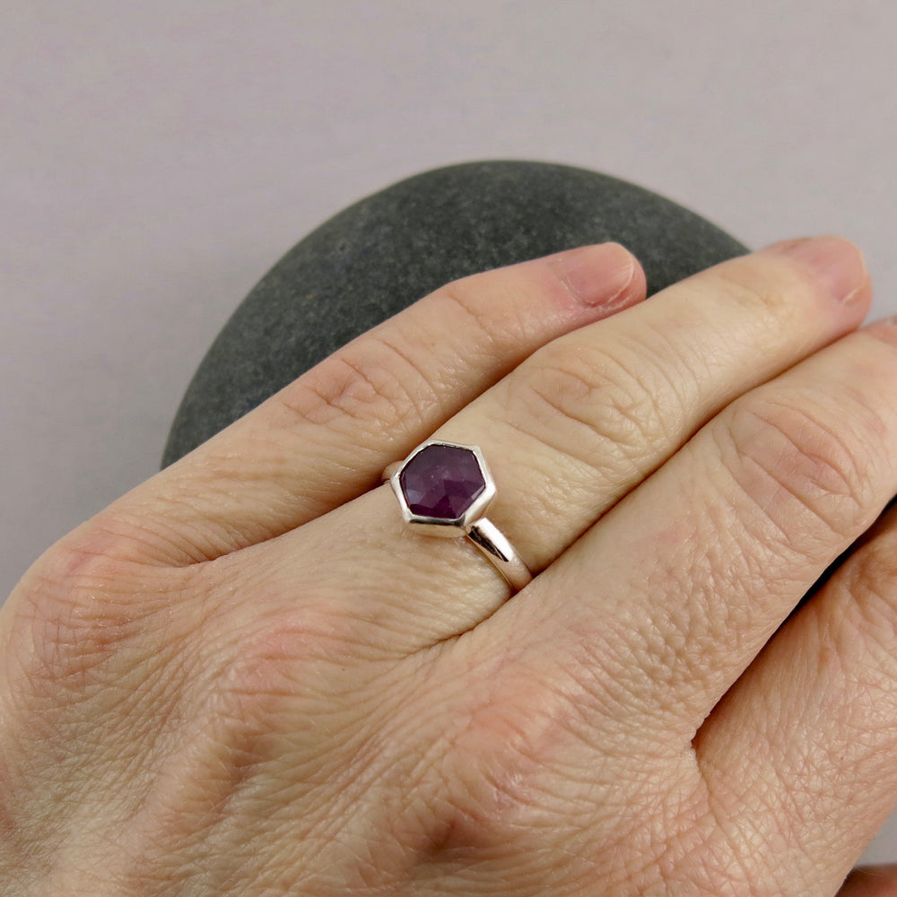 Pink star sapphire hexagon ring in sterling silver by Mikel Grant Jewellery. Viva Magenta Jewellery Collection.